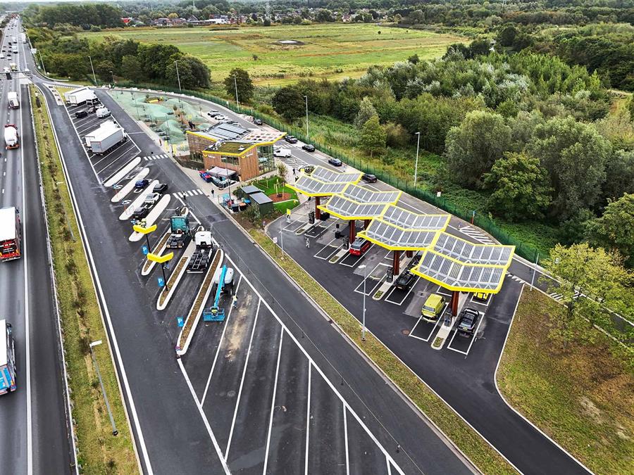 Fastned opent vlaggenschiplocaties in Gentbrugge 8