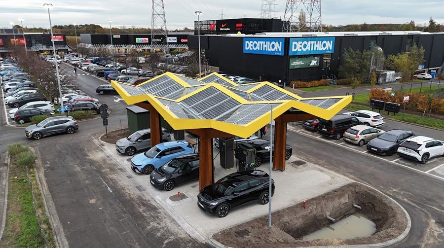Fastned opent nieuw snellaadstation in Schelle