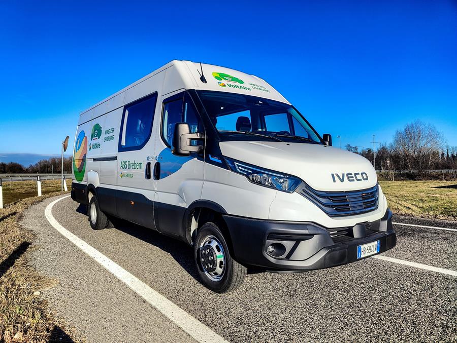 IVECO test op de A35 Brebemi een eDaily die zowel dynamisch als statisch draadloos kan opladen via inductieve technologie